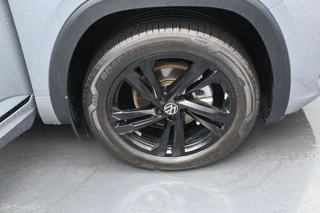 2026 Volkswagen Atlas Cross Sport 2.0T SEL R-Line Black