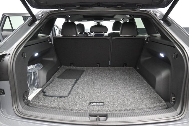 2026 Volkswagen Atlas Cross Sport SEL Premium R-Line