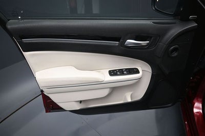 2023 Chrysler 300 Touring L