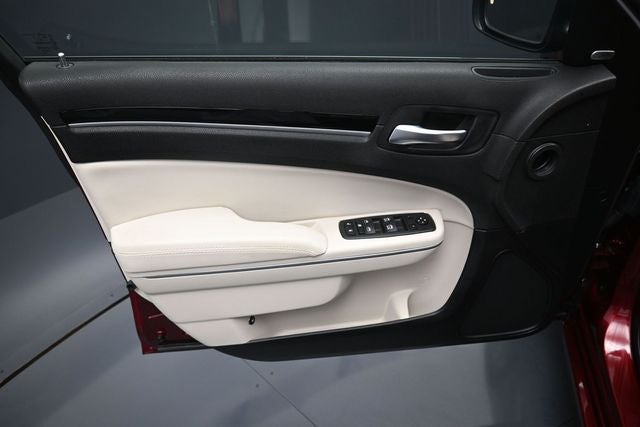 2023 Chrysler 300 Touring L