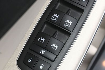 2023 Chrysler 300 Touring L