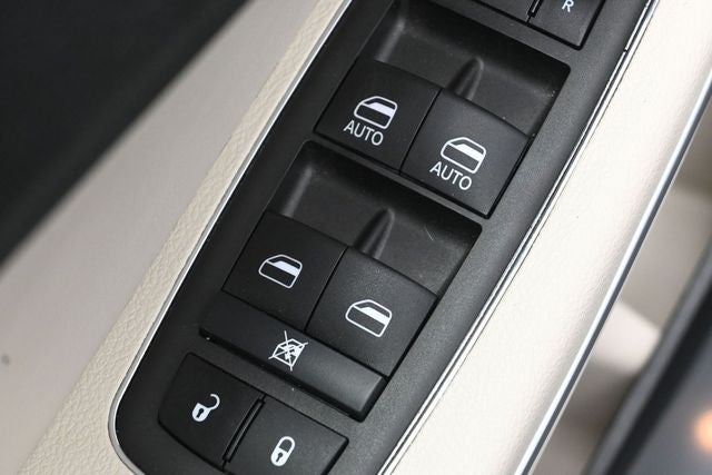 2023 Chrysler 300 Touring L