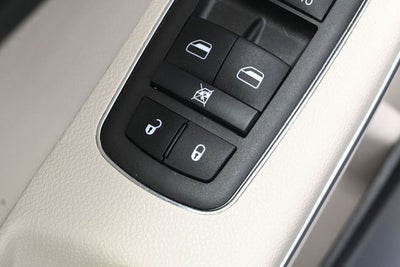2023 Chrysler 300 Touring L