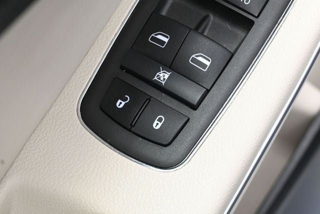 2023 Chrysler 300 Touring L