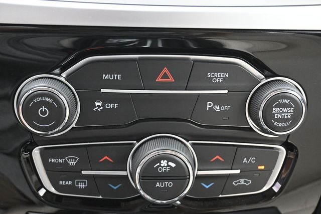 2023 Chrysler 300 Touring L