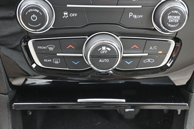 2023 Chrysler 300 Touring L