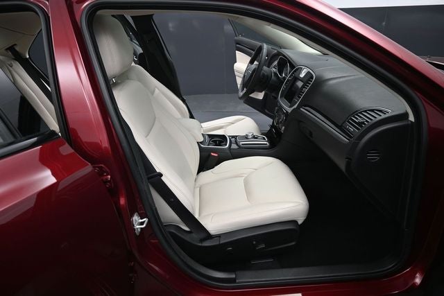 2023 Chrysler 300 Touring L