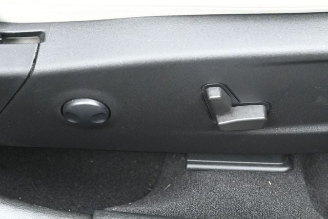 2023 Chrysler 300 Touring L