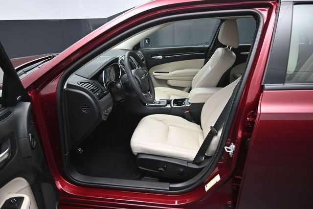 2023 Chrysler 300 Touring L