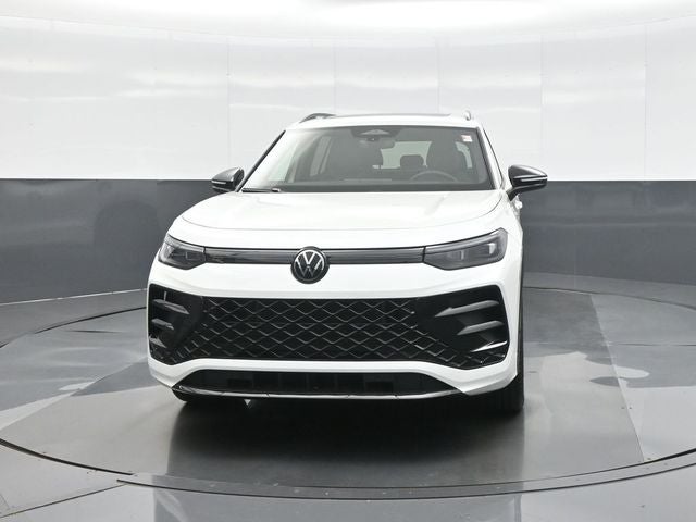 Used 2025 Volkswagen Tiguan SE R-LINE BLACK with VIN 3VVGR7RM9SM026293 for sale in Kansas City