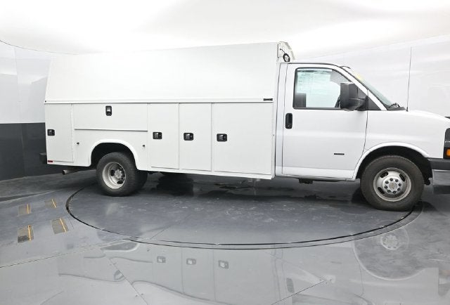 2022 Chevrolet Express 3500 Work Van Cutaway