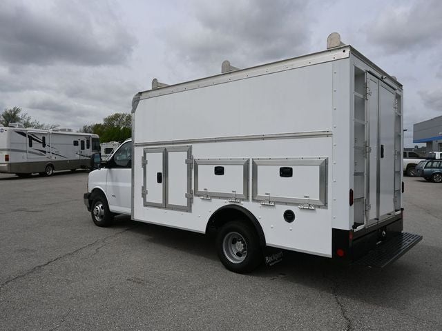 2022 Chevrolet Express 3500 Work Van Cutaway