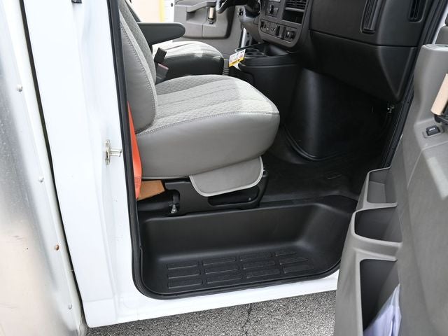 2022 Chevrolet Express 3500 Work Van Cutaway