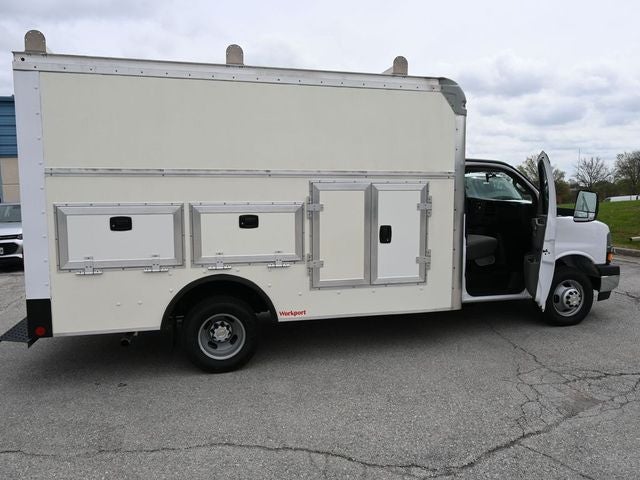 2022 Chevrolet Express 3500 Work Van Cutaway