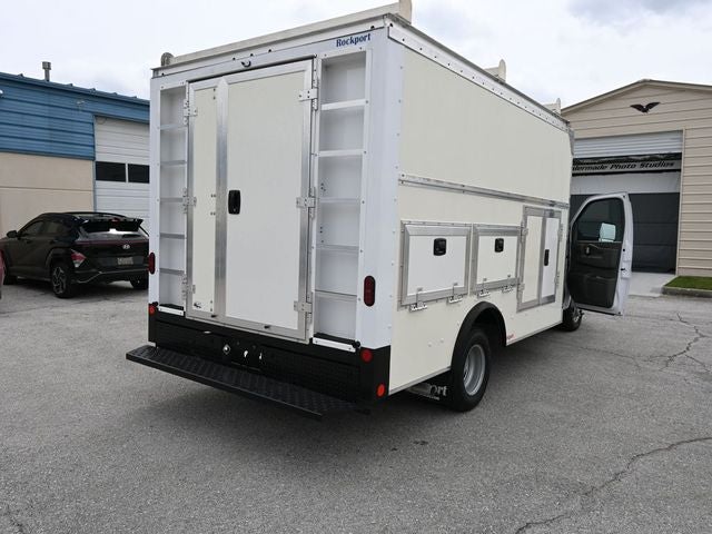 2022 Chevrolet Express 3500 Work Van Cutaway