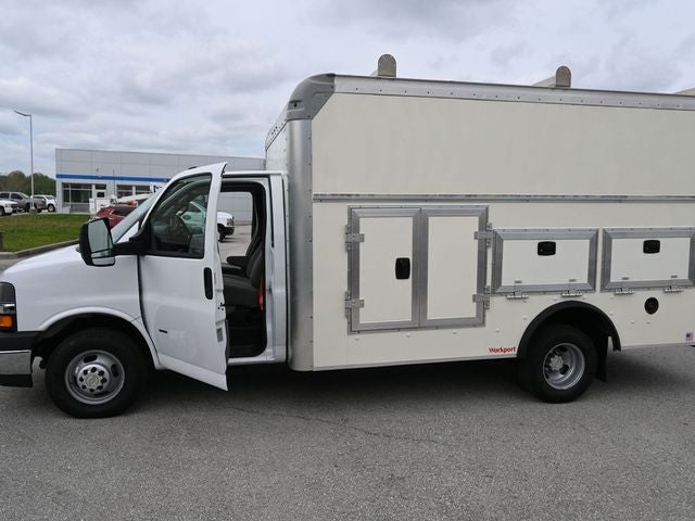 2022 Chevrolet Express 3500 Work Van Cutaway