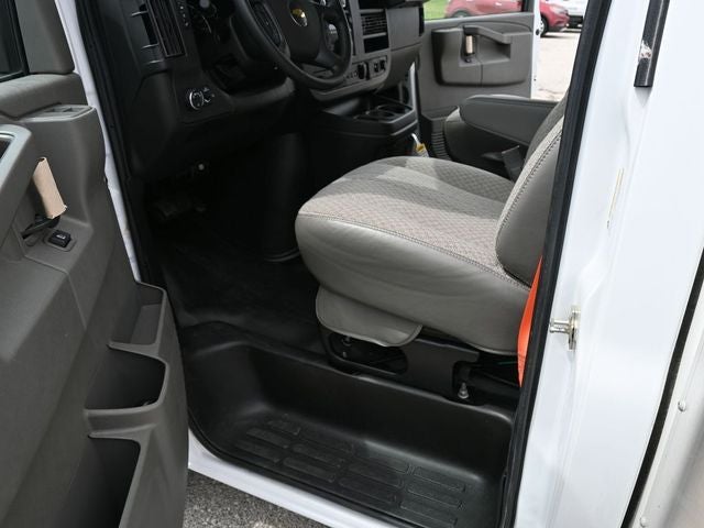 2022 Chevrolet Express 3500 Work Van Cutaway