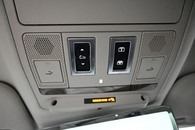 2020 Land Rover Defender 110 SE