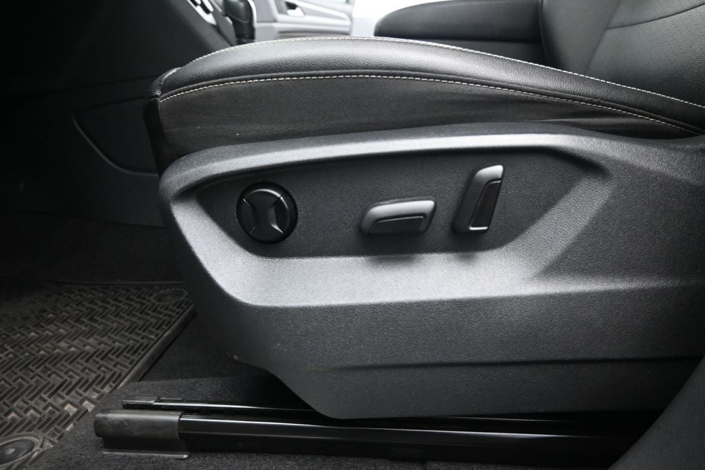 2021 Volkswagen Atlas 3.6L V6 SE w/Technology R-Line