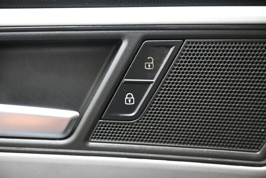 2021 Volkswagen Atlas 3.6L V6 SE w/Technology R-Line