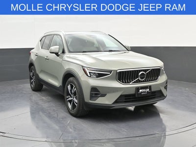 2023 Volvo XC40 B5 Plus Bright Theme