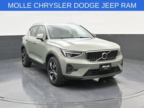 2023 Volvo XC40 B5 Plus Bright Theme