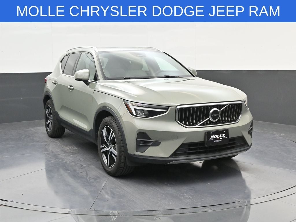 2023 Volvo XC40 B5 Plus Bright Theme