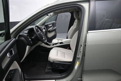 2023 Volvo XC40 B5 Plus Bright Theme
