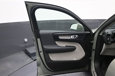 2023 Volvo XC40 B5 Plus Bright Theme