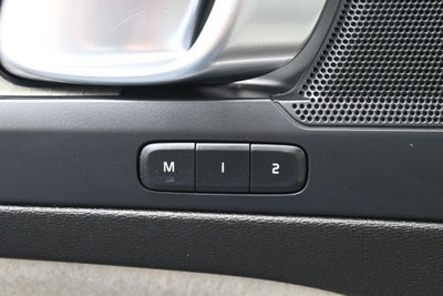 2023 Volvo XC40 B5 Plus Bright Theme