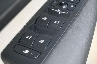2023 Volvo XC40 B5 Plus Bright Theme