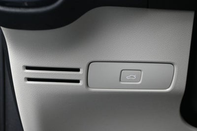 2023 Volvo XC40 B5 Plus Bright Theme