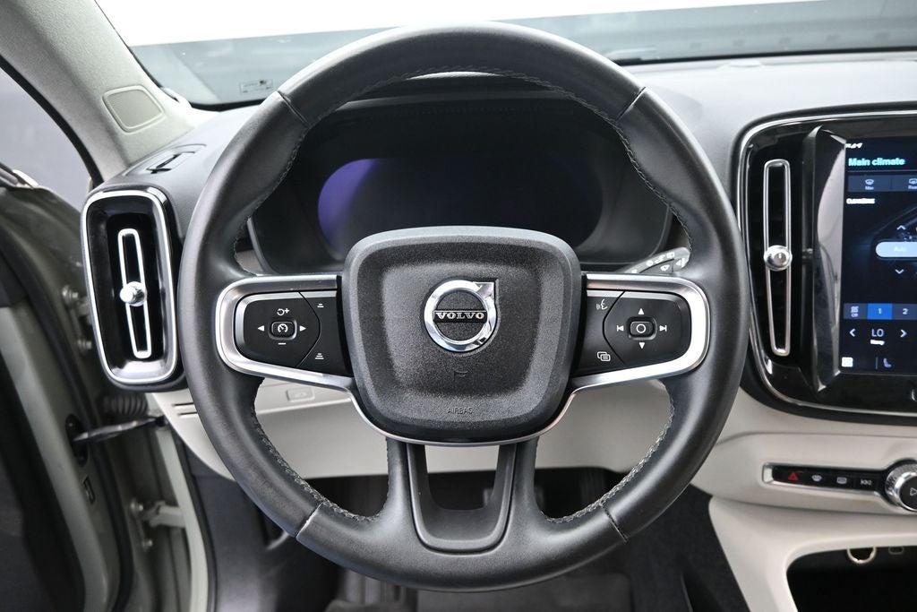 2023 Volvo XC40 B5 Plus Bright Theme