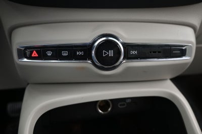 2023 Volvo XC40 B5 Plus Bright Theme