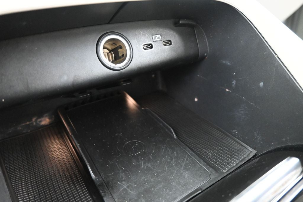 2023 Volvo XC40 B5 Plus Bright Theme