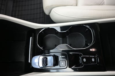 2023 Volvo XC40 B5 Plus Bright Theme