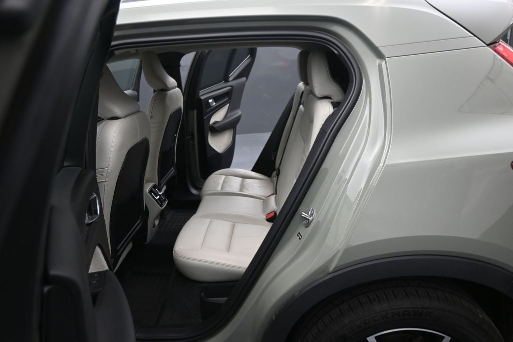 2023 Volvo XC40 B5 Plus Bright Theme