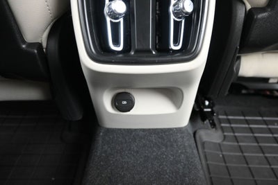 2023 Volvo XC40 B5 Plus Bright Theme