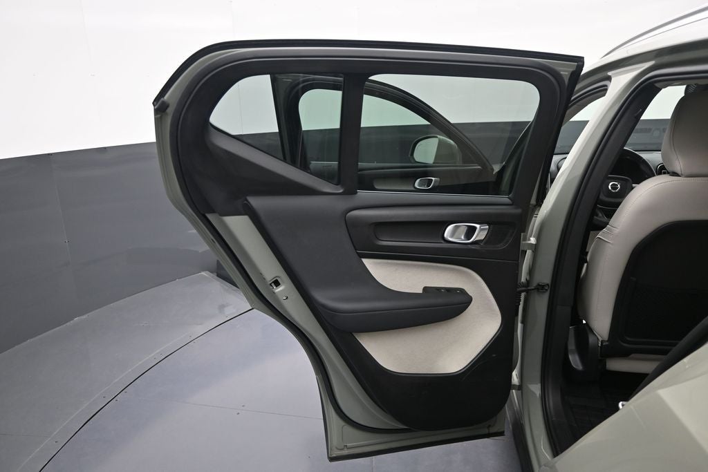 2023 Volvo XC40 B5 Plus Bright Theme