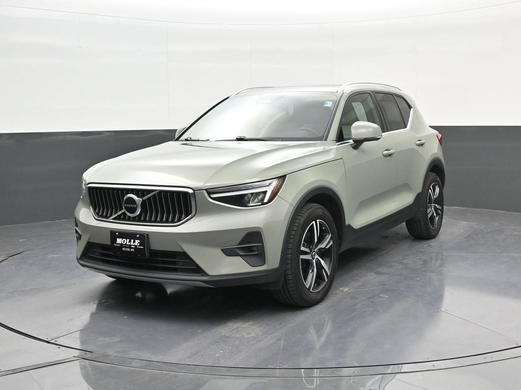 2023 Volvo XC40 B5 Plus Bright Theme