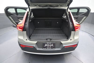 2023 Volvo XC40 B5 Plus Bright Theme