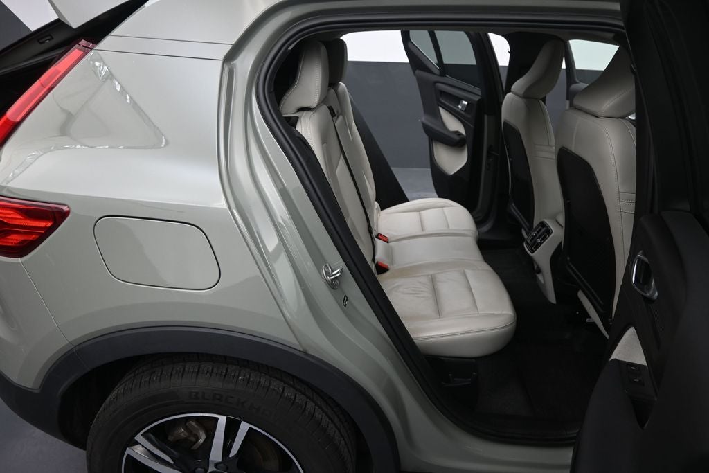 2023 Volvo XC40 B5 Plus Bright Theme