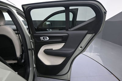 2023 Volvo XC40 B5 Plus Bright Theme