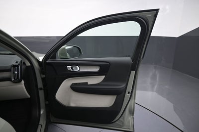 2023 Volvo XC40 B5 Plus Bright Theme