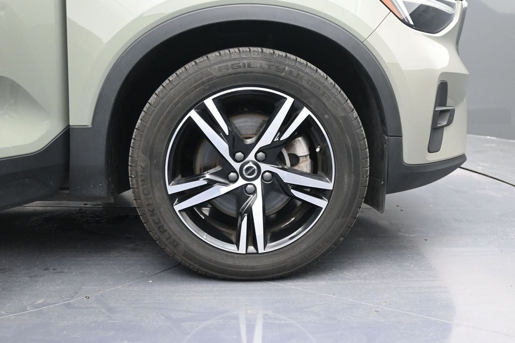 2023 Volvo XC40 B5 Plus Bright Theme