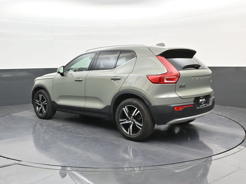 2023 Volvo XC40 B5 Plus Bright Theme