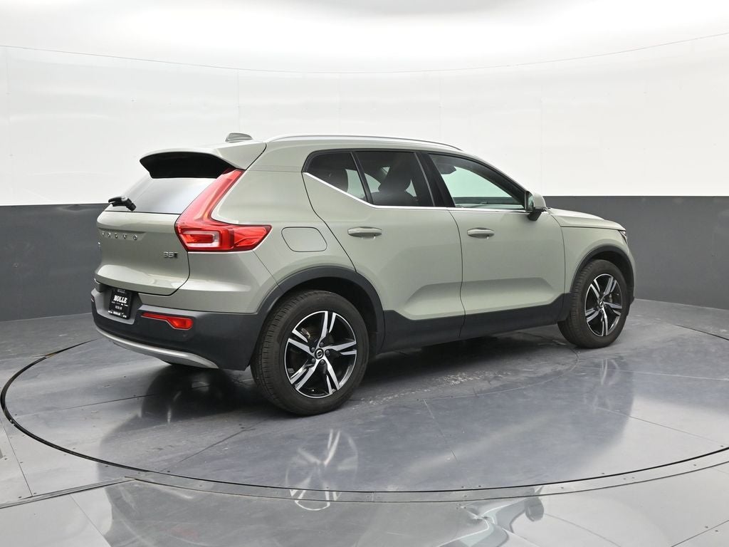2023 Volvo XC40 B5 Plus Bright Theme