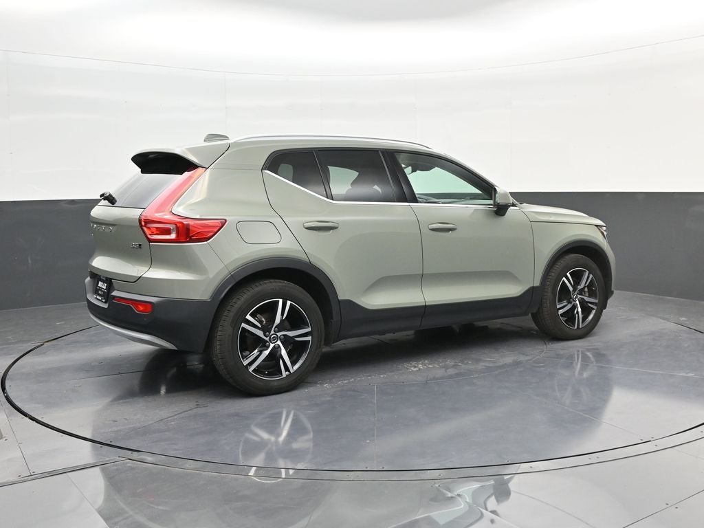 2023 Volvo XC40 B5 Plus Bright Theme