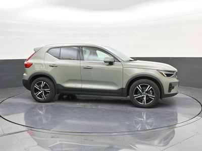 2023 Volvo XC40 B5 Plus Bright Theme