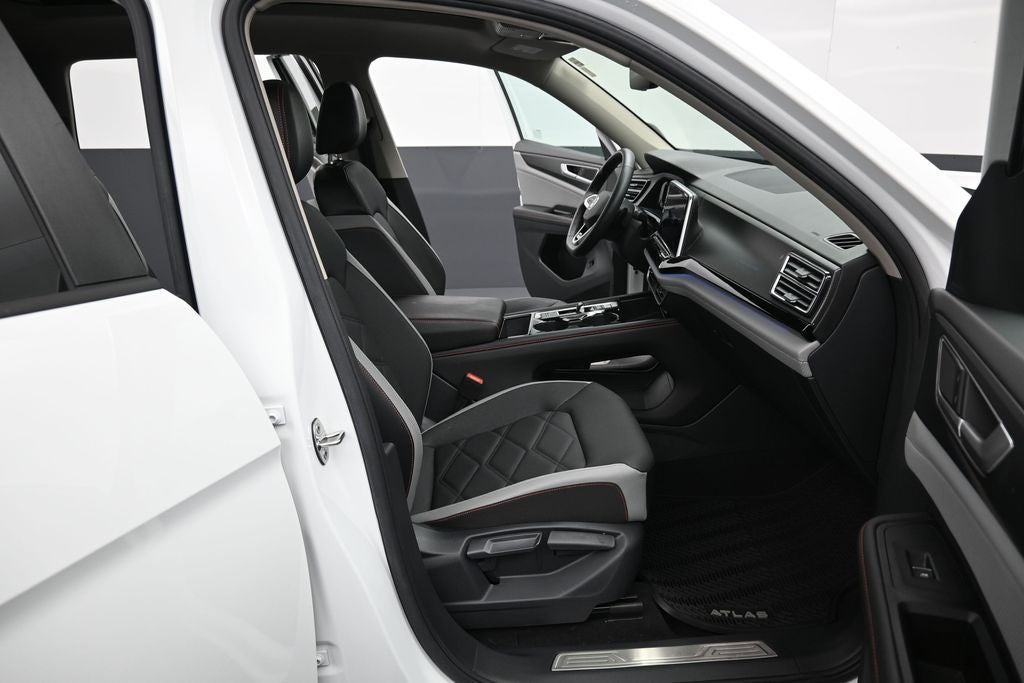 2024 Volkswagen Atlas 2.0T Peak Edition SE w/Technology